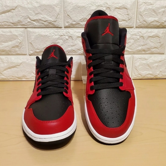 air jordan 1 low pebbled swoosh